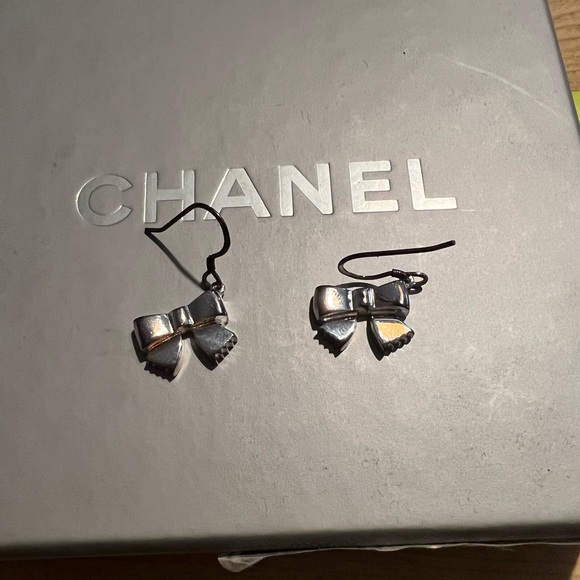 CHANEL Jewelry - Vintage Sterling Silver Chanel Bow Earrings